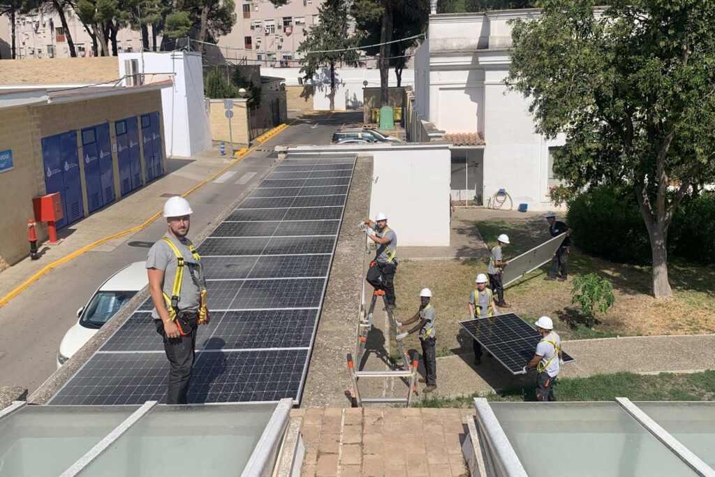 Fundación Saltoki impulsa, con Fundació Germá Benito Menni, un proyecto para la formación de 40 jóvenes en instalaciones fotovoltaicas